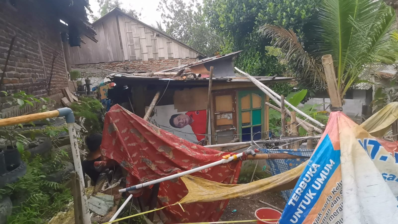 Tak Masuk Data Penerima Bansos, Nenek Trewu Bertahan Hidup dari Mengamen