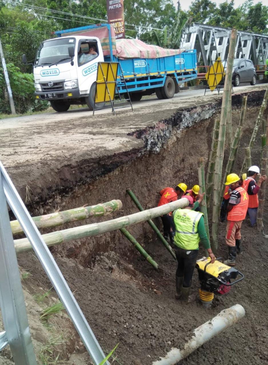 Perbaikan, Jalan Nasional di Jatilawang Macet,  Akses Yogyakarta - Bandung Melambat