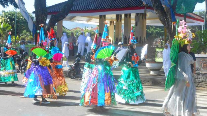 Karnaval dan Parade Budaya SMK N 1 Bawang, Banjarnegara Adu Kreativitas dengan Barang Bekas