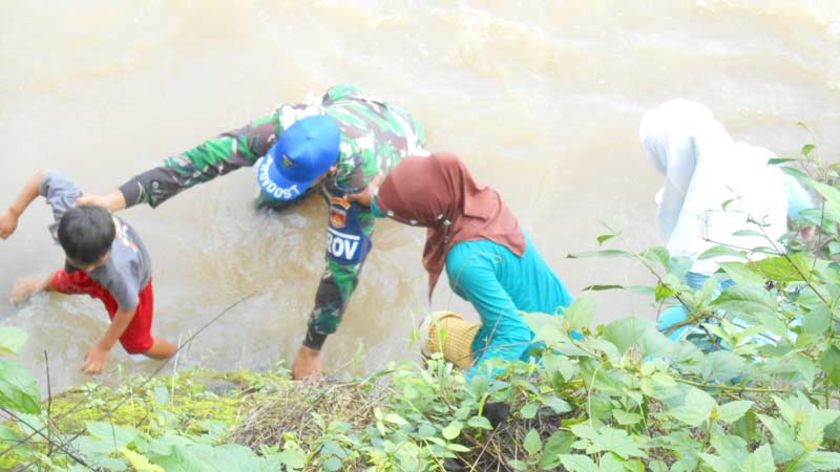 TNI Bangun Jembatan Gantung, Akses Grumbul Jomblang Tidak Lagi Terisolir