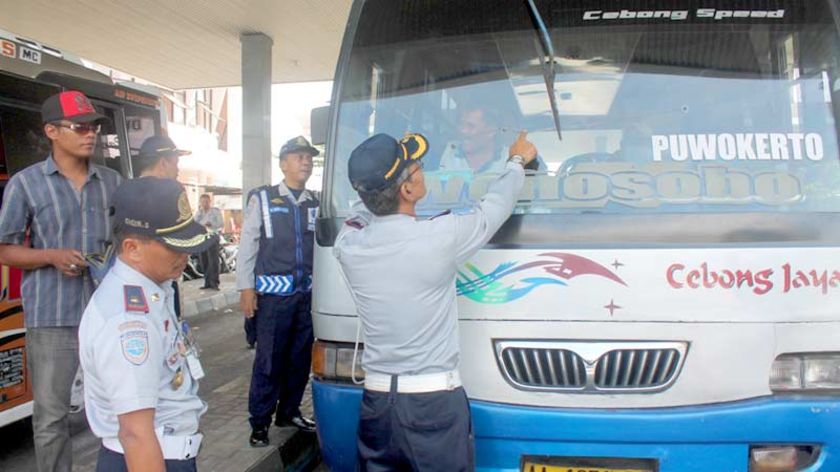 Delapan Angkutan Terjaring Razia di Terminal Induk Banjarnegara