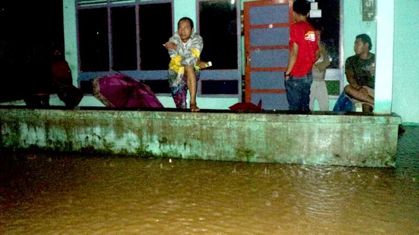 Banjir Setinggi Dada Rendam Ratusan Rumah, 10 Kereta Api Tunda Perjalanan