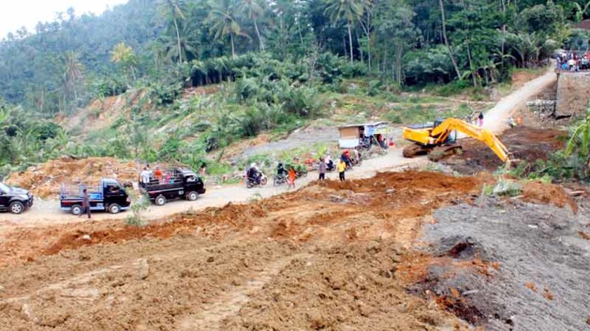 Bekas Longsor di Desa Clapar Banjarnegara Dibangun Jalur Darurat