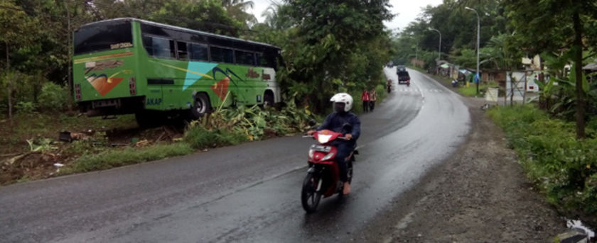 Bus Solo-Purwokerto Nyungsep ke Kebun