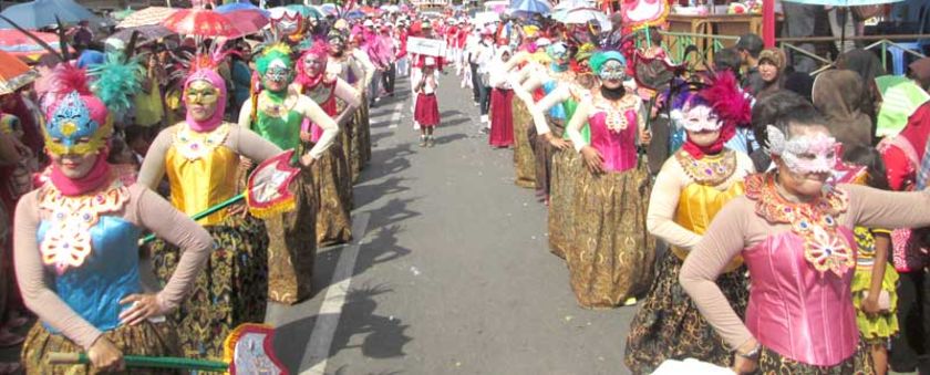 Penuh Kreativitas dan Percaya Diri  Karnaval di Majenang, Adipala dan Kroya