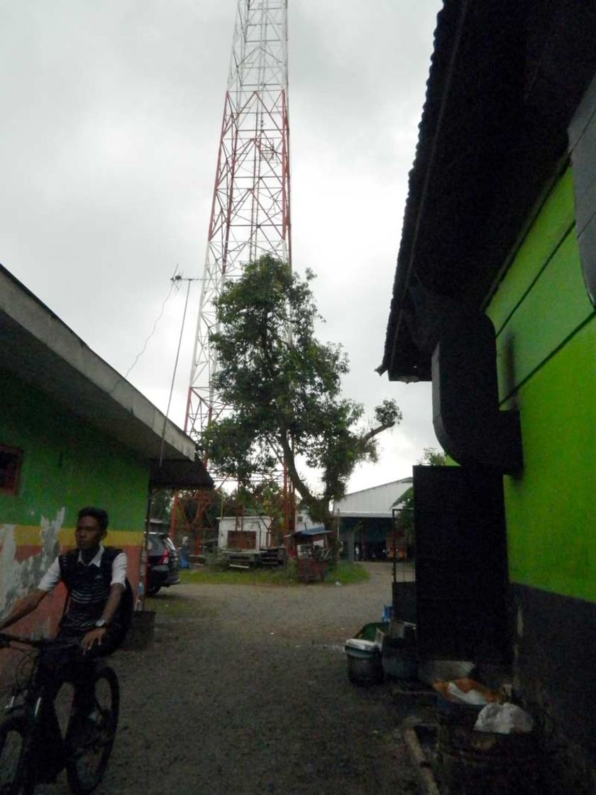 Izin Dinyatakan Tidak Sah, Tanda Tangan Warga Dipalsu, Tower Jalan Jensud Purbalingga Dibongkar