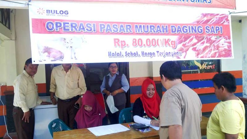 Operasi Pasar Bulog Subdivre Banyumas: Daging Murah Ludes Diserbu Warga