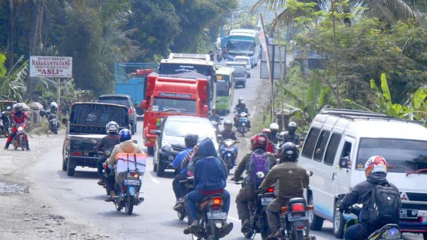 Dampak Pengalihan Arus, Ratusan Penumpang Bus Terlantar