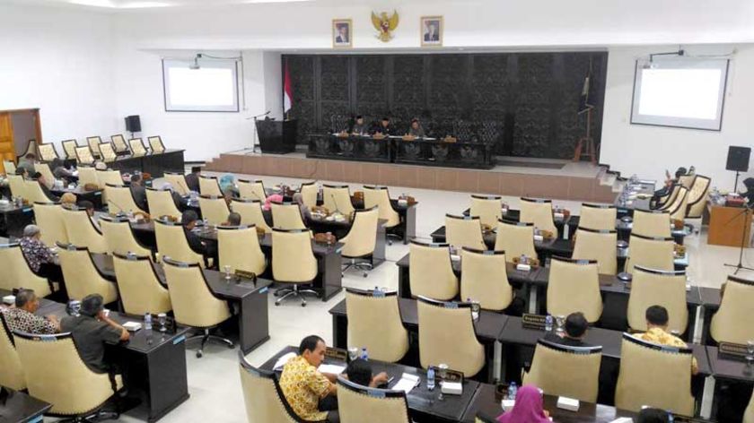 Dewan Fraksi PDI Perjuangan Pertanyakan Kebijakan Bupati Kebumen Terkait Draft Raperda Susunan Organisasi dan 