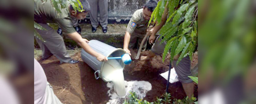 Ratusan Liter Tuak Dimusnahkan