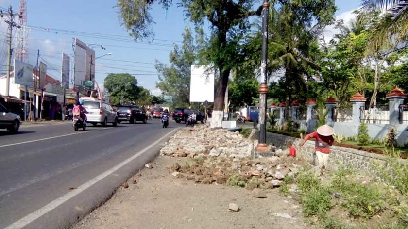 Talud Keropos di Kejawar Mulai Dibongkar