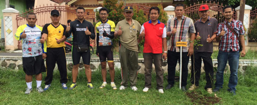 Gowes Sembari Tanam Pohon