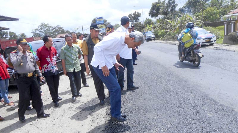 Gubernur Kembali Pantau Pengerjaan Jalan Ajibarang - Pekuncen