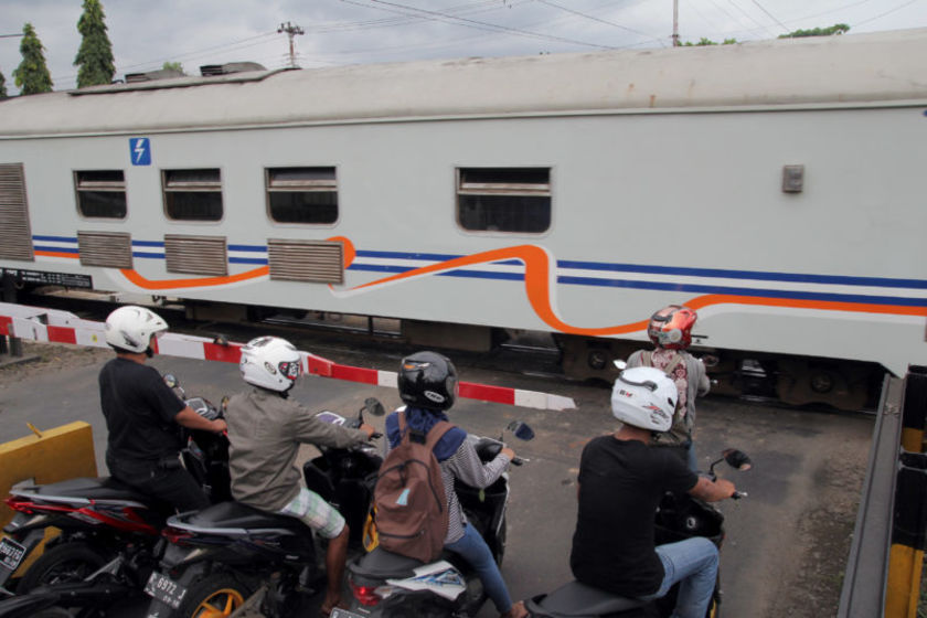 HARUS SABAR - Frekuensi KA saat arus mudik bakal meningkat, palang pintu akan menutup setiap 17 menit sekali - DIMAS PRABOWORADARMAS