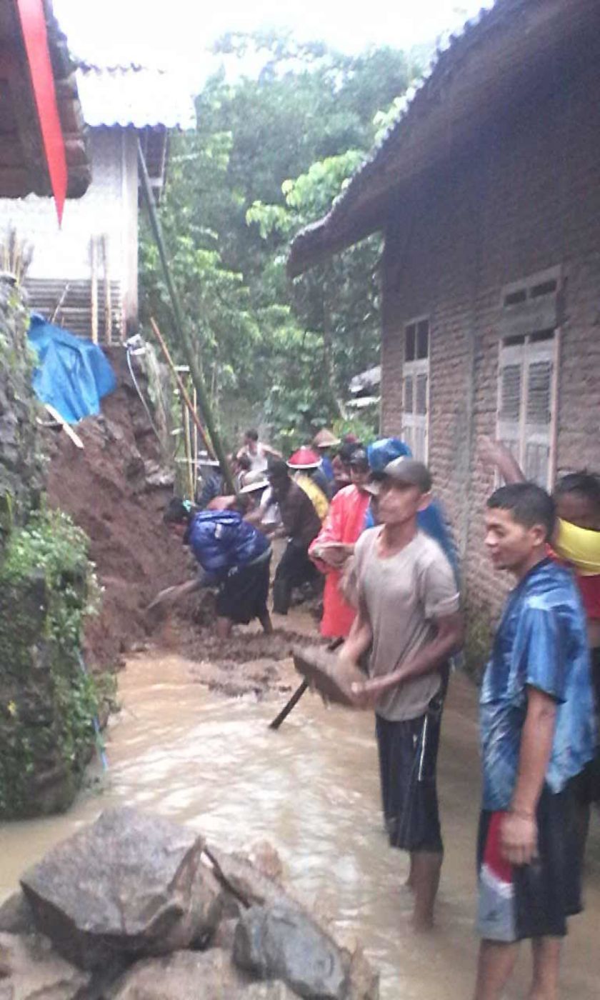 Hujan Deras, Tebing dan Talud di Ciberung Ajibarang Longsor