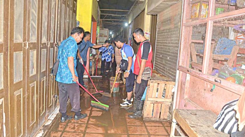 Hujan Berkelanjutan, Pasar Baru Kroya Kebanjiran