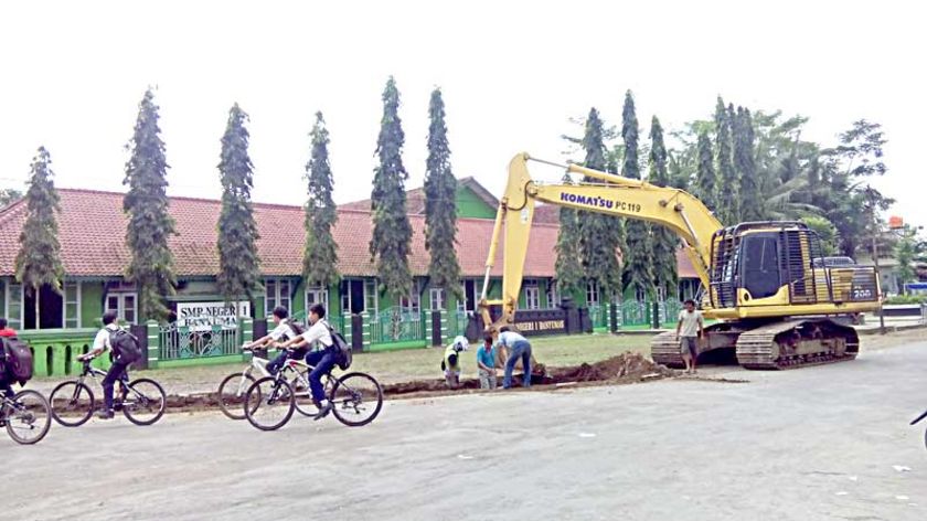 Jalan Alun-Alun Banyumas Rawan Genangan