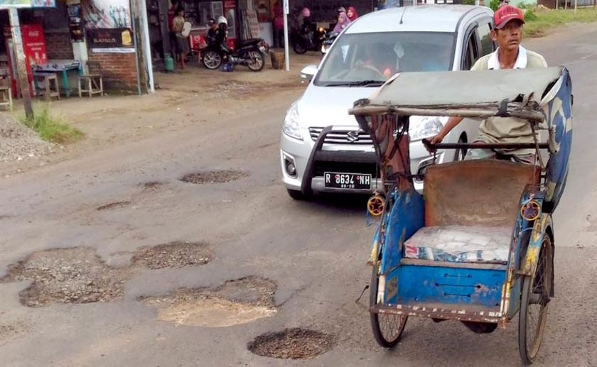 Masih Saja Ditemui Jalan Berlubang di Purwokerto yang Membahayakan Pengguna Jalan