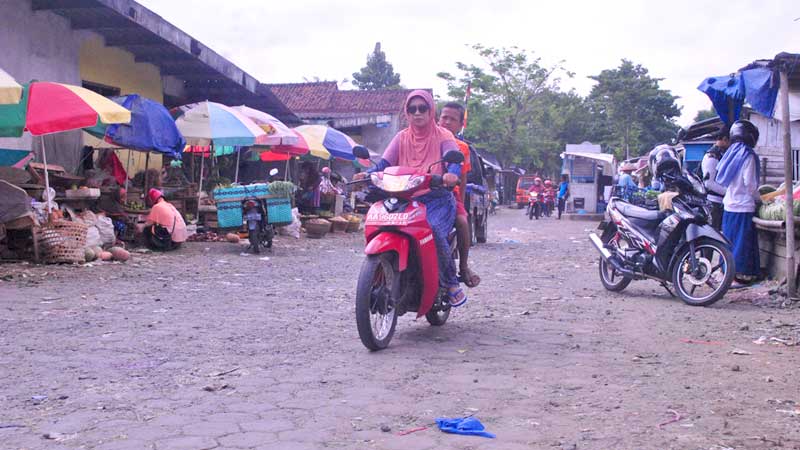 Baru Seminggu Diurug Batu, Jalan di Pasar Gombong Mirip Kubangan Sawah Kalau Hujan
