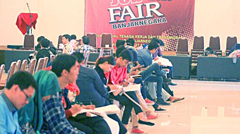 Job Fair Dinsosnakertrans Banjarnegara Diburu Ribuan Pelamar