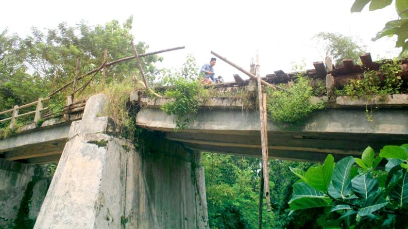 Juni, Empat Jembatan Cilacap Barat Diperbaiki