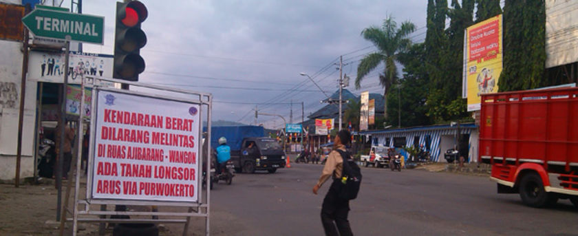 Kendaraan Berat Masih Nekat Melintas