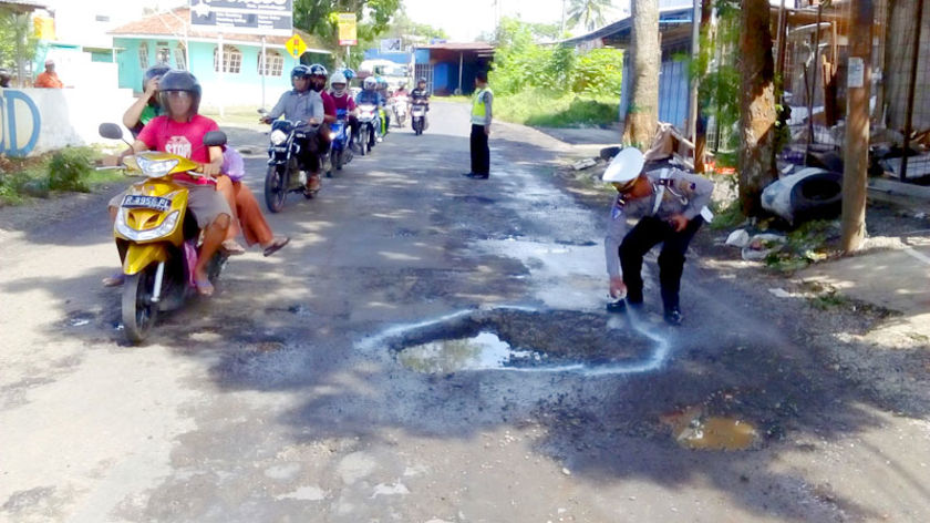 Kerusakan Jalan Kabupaten Disorot