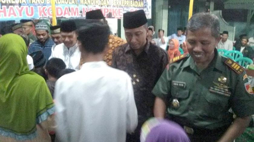 Koramil 20/Lumbir Berikan Santunan Anak Yatim Piatu