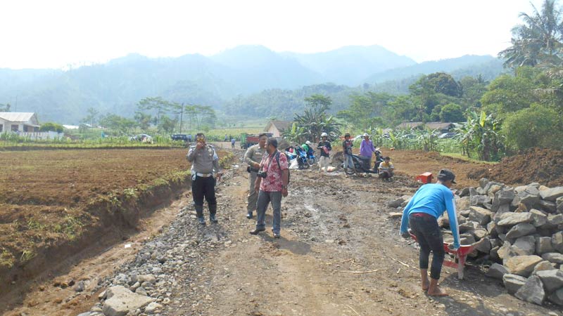 Optimis Jalan Tembus Goa Lawa Selesai Desember