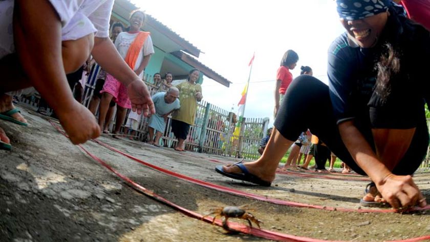 Semarak Agustusan, Mata Tertutup Harus Tangkap 