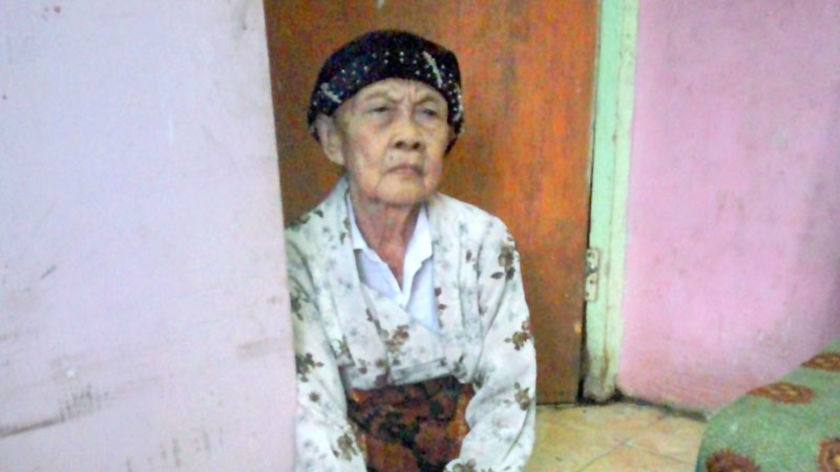 Derita Nenek Manisah, Warga Purbalingga Wetan Alami Lumpuh, Rumah Reot,  Dua Anaknya Stress