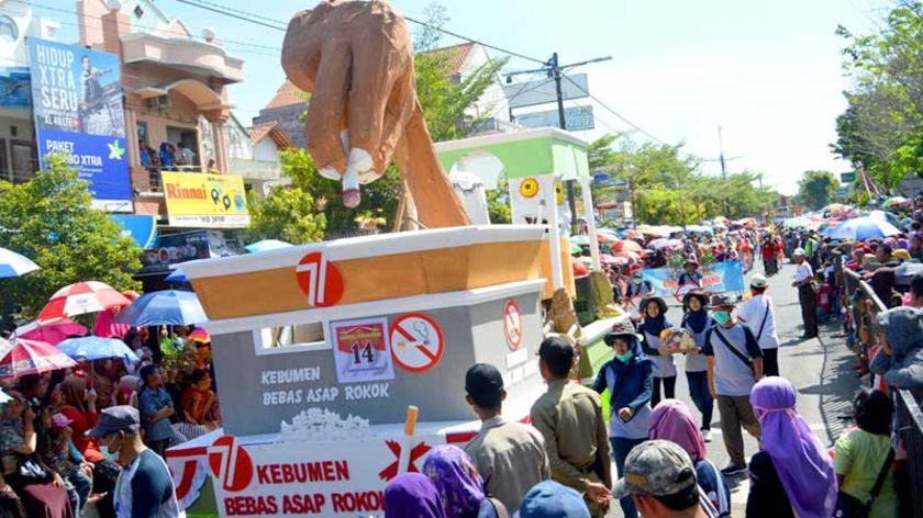 Mobil Hias Anti Rokok Dominasi Karnaval HUT RI ke 71 di Kebumen