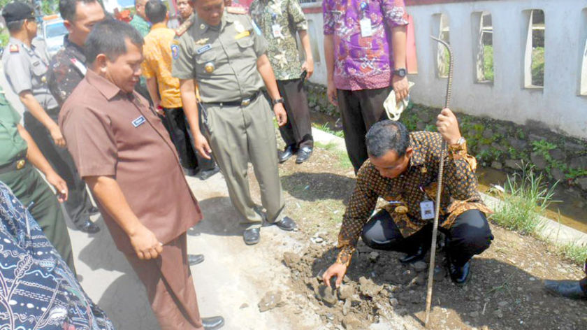 Pengecoran Jalan Gondang-Karangjambu Tak Sesuai Spek