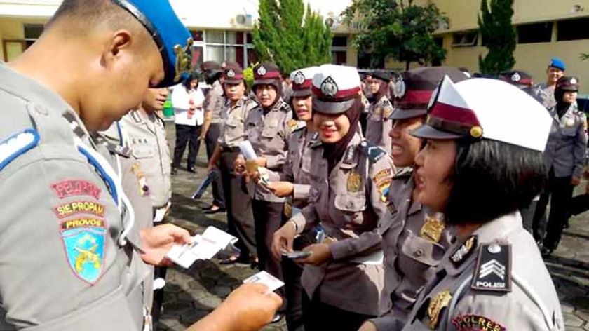 Polwan Cantik Polres Banyumas Tidak Boleh Sembarangan Unggah Foto Selfie di Media Sosial