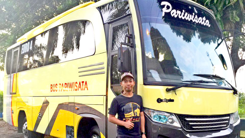 Pratomo Wahyu Widodo, Anggota Bus Mania Community (BMC), Koleksi Tiket Sejak SMP, Punya 30 Seragam PO