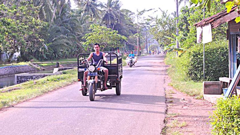 Proyek Jaringan Jalan Lintas Selatan Sebabkan Jalan Rusak