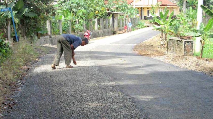 Pelaksanaan Proyek Molor Gara-gara Rekanan Rebutan Alat Berat