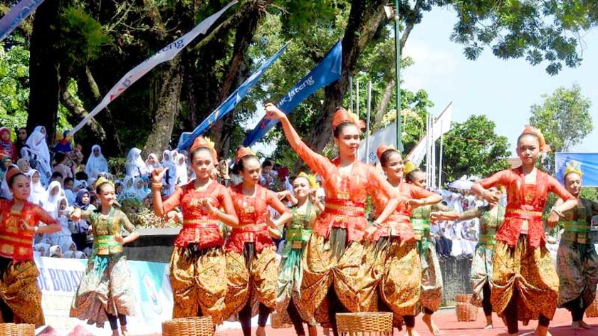 Puluhan Grup Seni Ramaikan Parade Budaya Banjarnegara