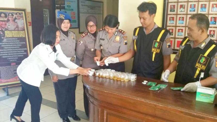 Kali Ini Polres Banjarnegara Jalani Tes Urine Puluhan Polwan