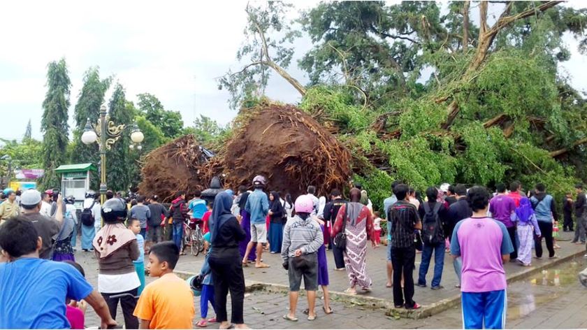 Purbalingga Kota Porak-Poranda Diterjang Angin Ribut