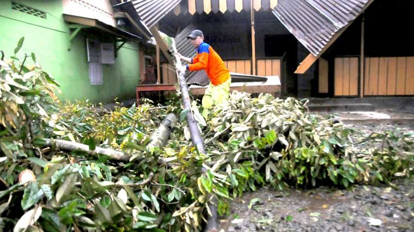 Puting Beliung Terjang Tiga Desa di Kecamatan Karanglewas & Kedungbanteng