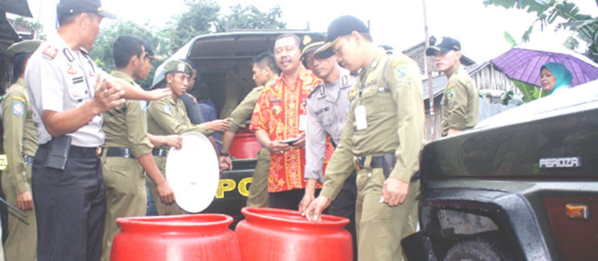 Ratusan Liter Tuak Disita Sat Pol PP Banjarnegara