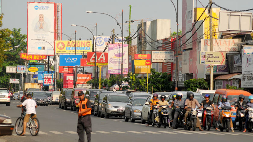 Semrawutnya Pemasangan Reklame di Purwokerto Membuat Kesan Kumuh