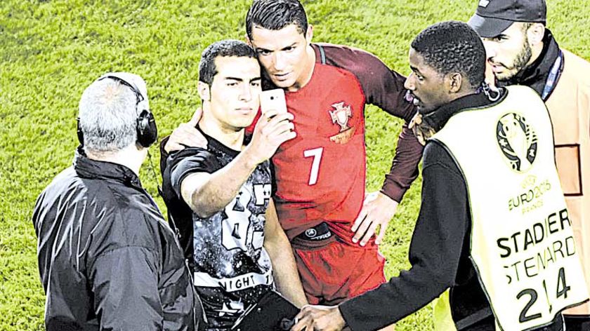 Selfie Ronaldo Bebas Sanksi
