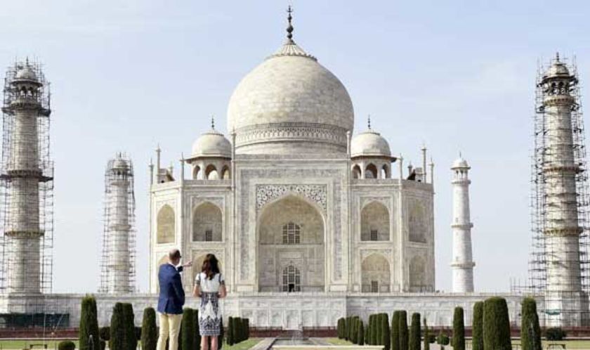 Serangga Bikin Marmer Taj Mahal Menghijau