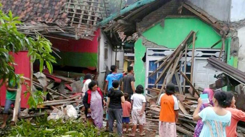 Sopir Mengantuk, Bus Sasak Dua Rumah di Jatilawang Banyumas