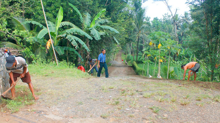 Jalan Berta Susukan Banjarnegara Rusak Parah