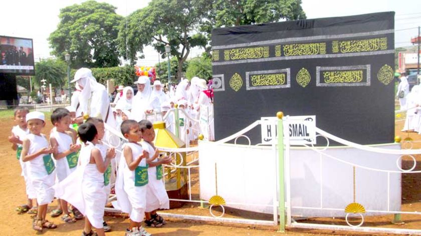 Ribuan Siswa PAUD Majenang Manasik Haji, Tetap Berdoa di Tengah Panas Mendera