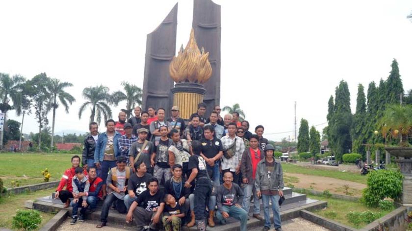 Pemindahan Tugu Bamabu Runcing Alun-alun Kroya Makin Menguat