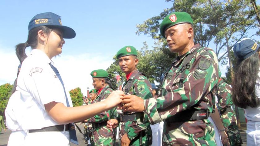 Pelajar Cilacap Berikan Kejutan di HUT TNI ke 71